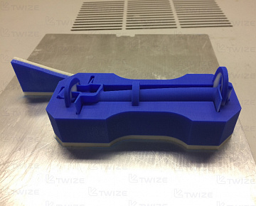 Модель лопатки на платформе 3D-принтера